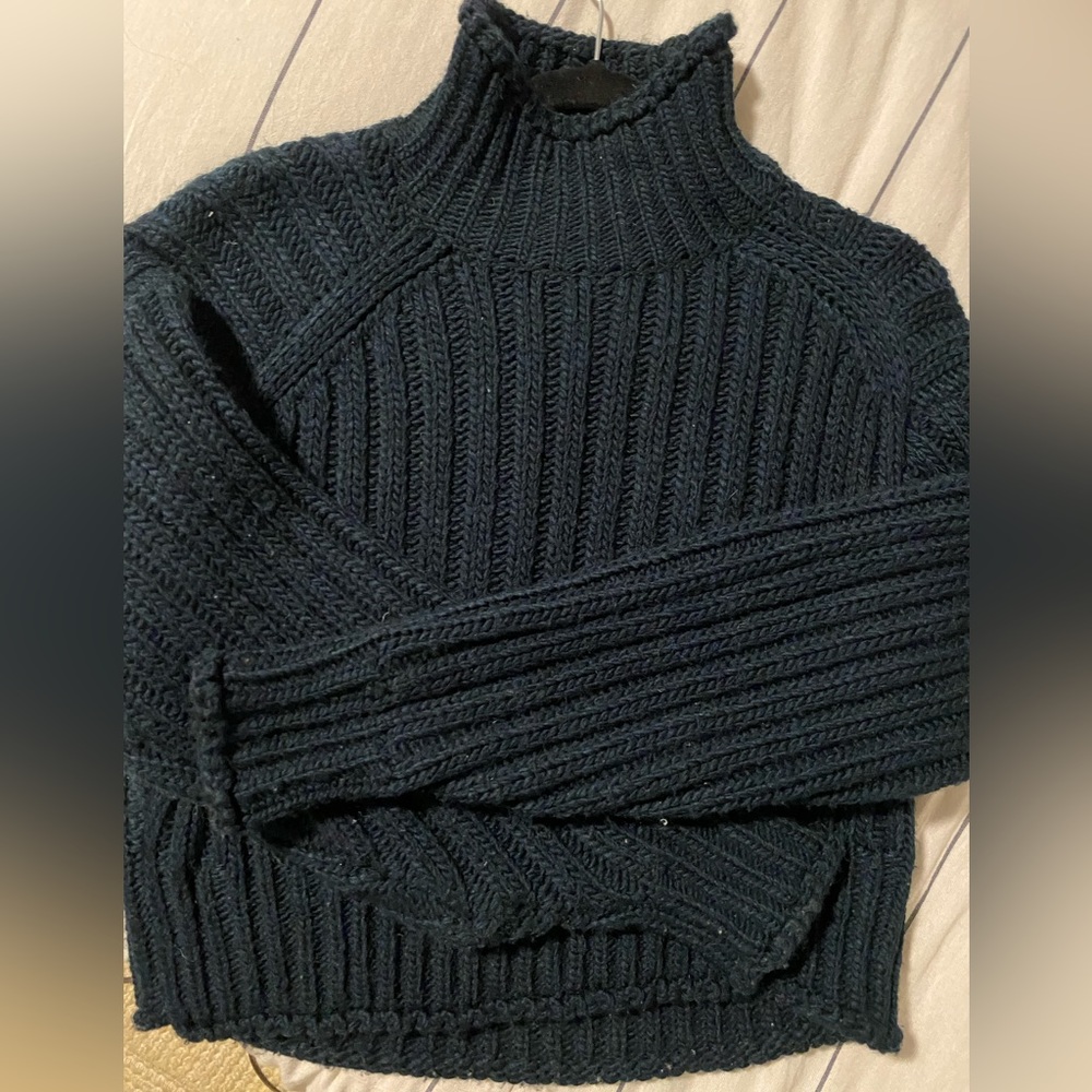 H&M dark green sweater